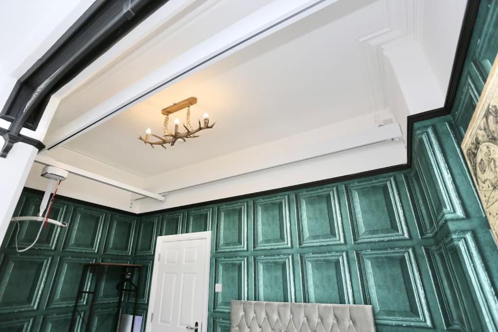 The Hot Tub Townhouse By Holiday Heim Lytham St Annes Exterior photo